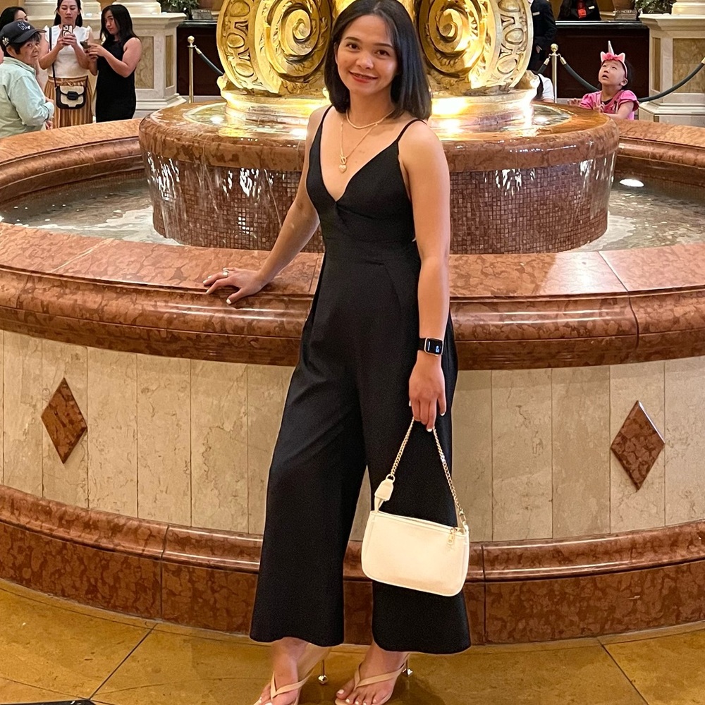 SHEIN V-Neck Sleeveless Ribbon Tie Back Jumpsuit